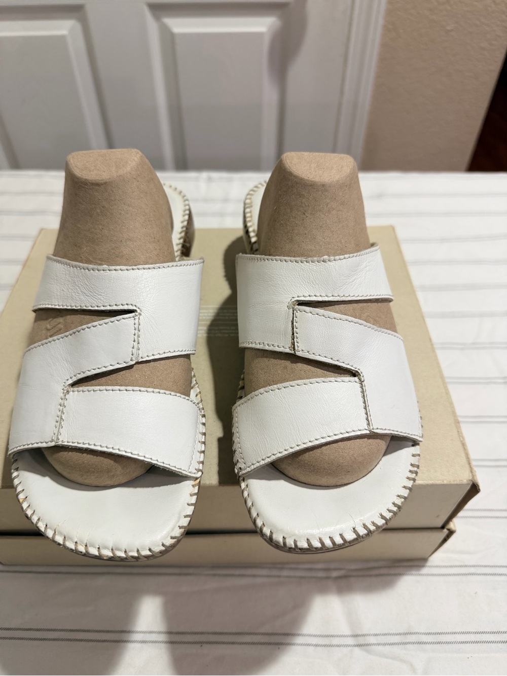 Naturalizer White Leather Double-Strap Slide Sandals